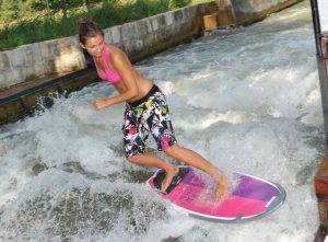 Surfer girl Alm Kanal Salzburg